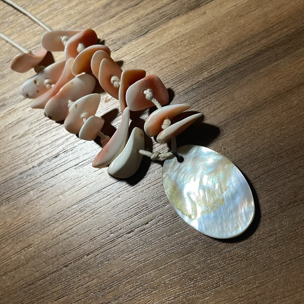 Shell necklace - Picture 2 of 2